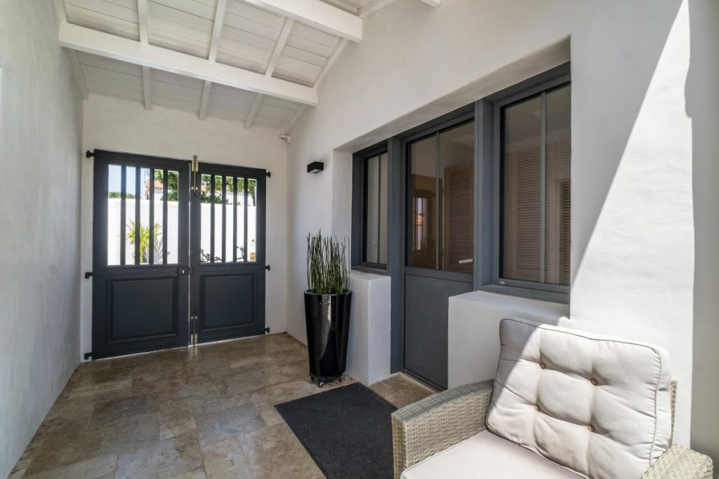 Île de Ré · Rivedoux-Plage – Villa T7 Neuve – 6 chambres · 249 m² · Piscine · Spa · Face à la mer